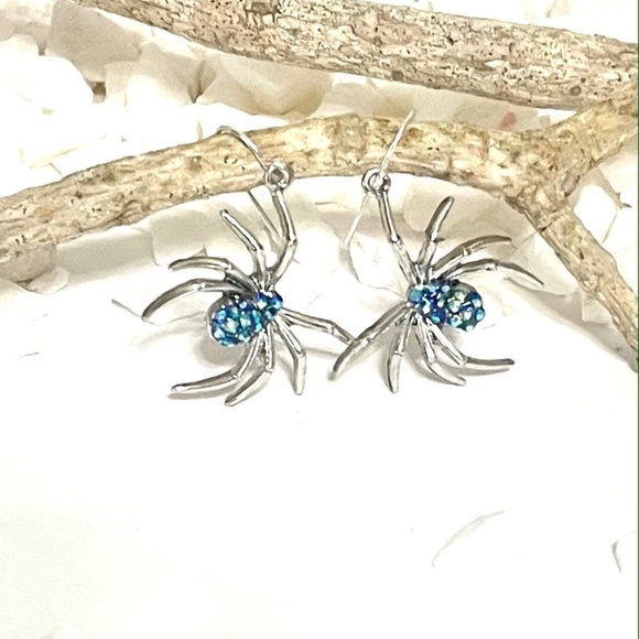 Spider Earrings NEW ITEM - Picture 2 of 3